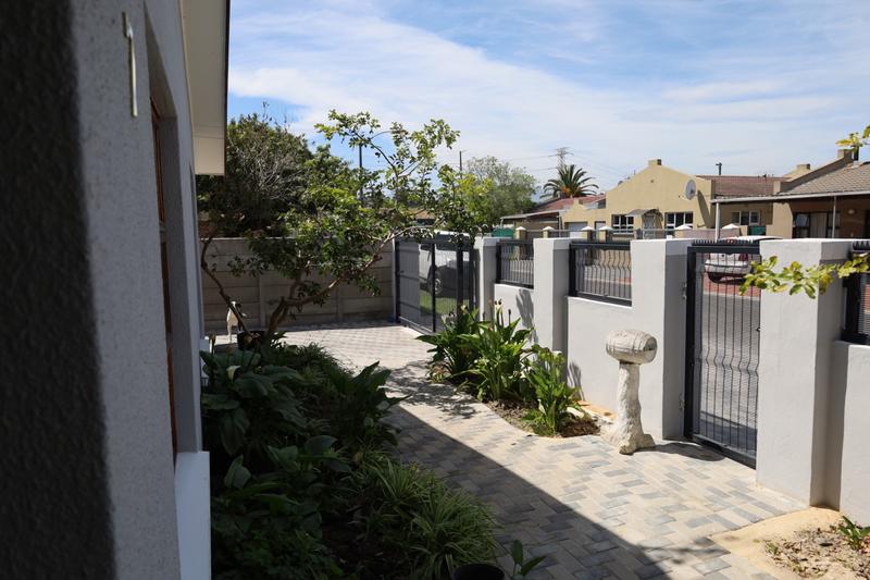 3 Bedroom Property for Sale in Eersterivier Industria Western Cape